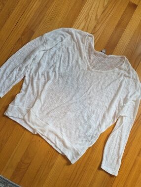 Old Navy White V-Neck Long Sleeve Tee